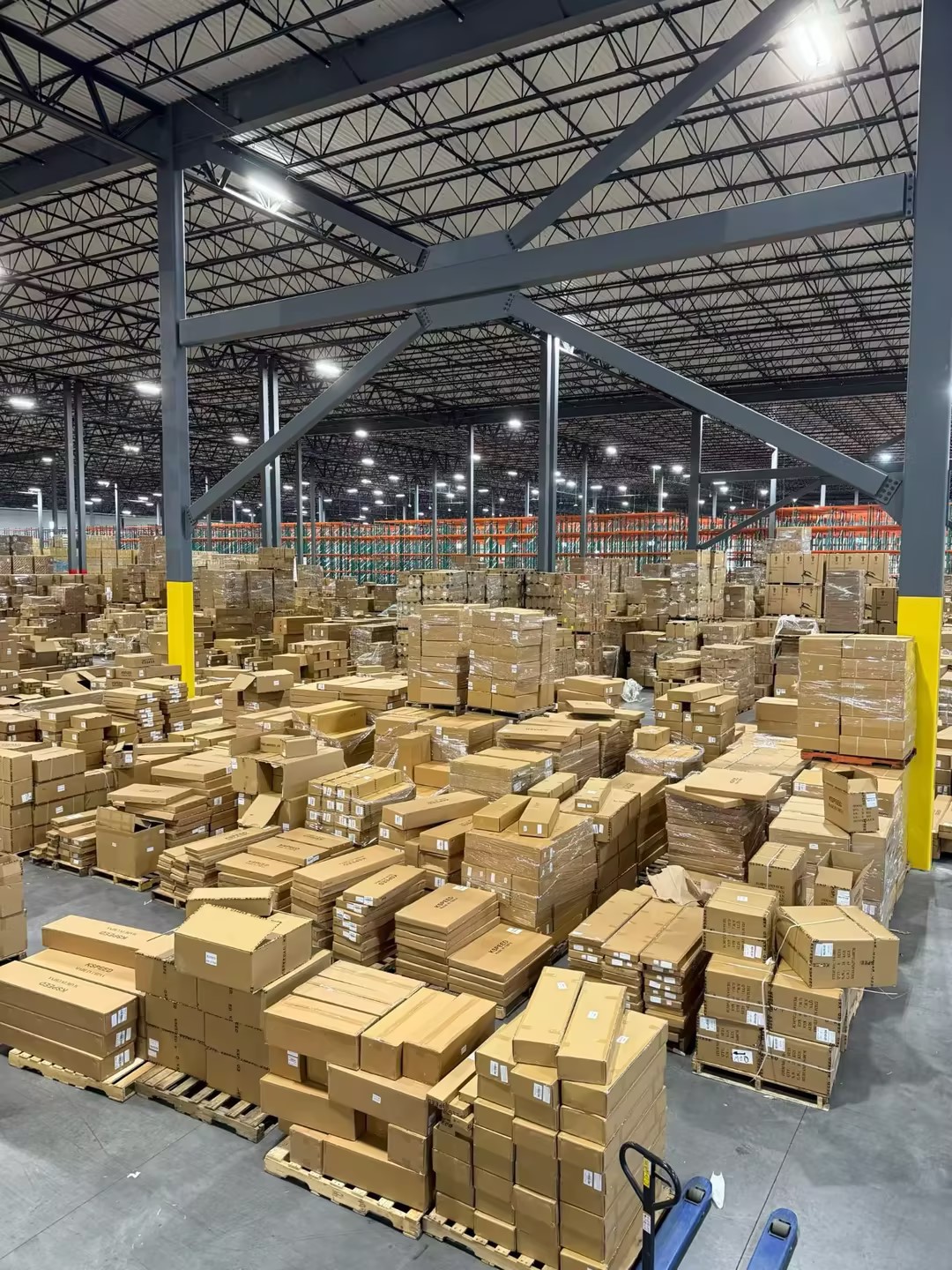 WinsBS execution infrastructure with warehouse facilities and operational systems